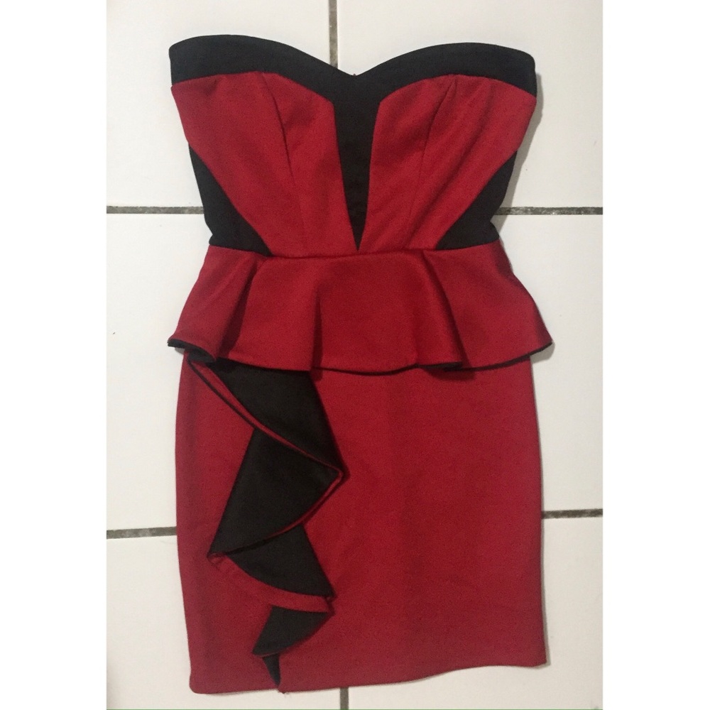 Ruffled Strapless Dress💃🏻❤️